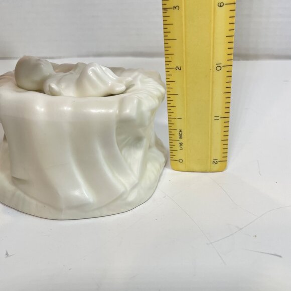 Vintage 1966 White Porcelain Nativity Figurines Featuring Mary & Baby Jesus - Picture 11 of 11